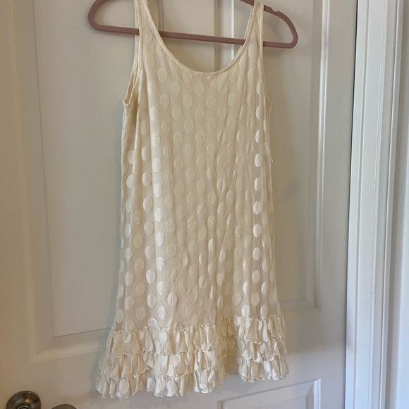 Alice + Olivia Circle Sheath Dress Ruffle Bottom Beige Cream Size Small - Picture 3 of 5